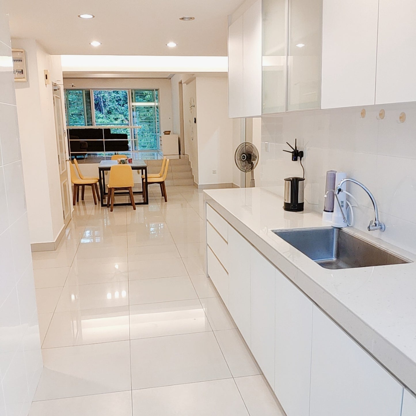 Cozy, Modern & Spacious Private Middle Room for Rent near UPM, Univ 360, IOI City Mall, Cyberjaya, Astro, IMU, TPM Bukit Jalil, MINES, KTM Serdang, Seri Kembangan, AEON Equine, Aman Heights, Olive Hill, Burger King