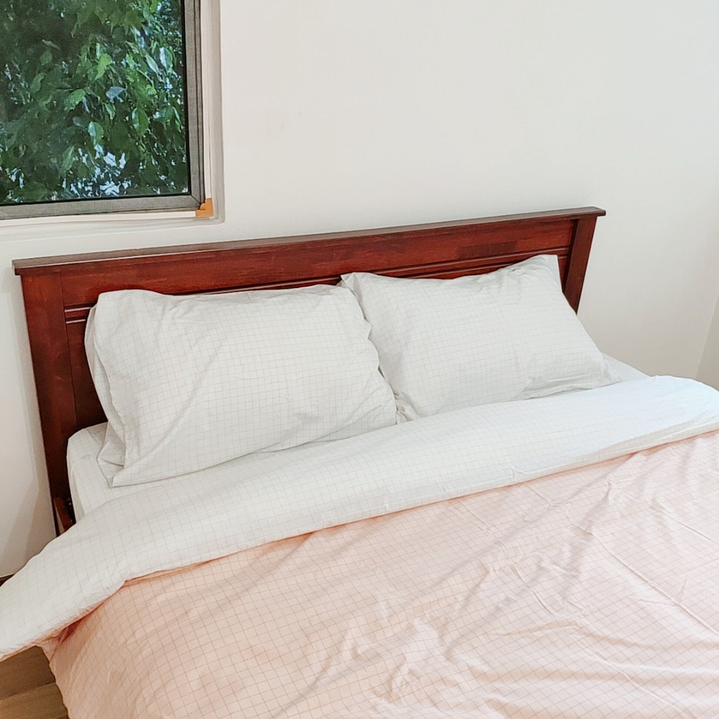Cozy, Modern & Spacious Private Middle Room for Rent near UPM, Univ 360, IOI City Mall, Cyberjaya, Astro, IMU, TPM Bukit Jalil, MINES, KTM Serdang, Seri Kembangan, AEON Equine, Aman Heights, Olive Hill, Burger King