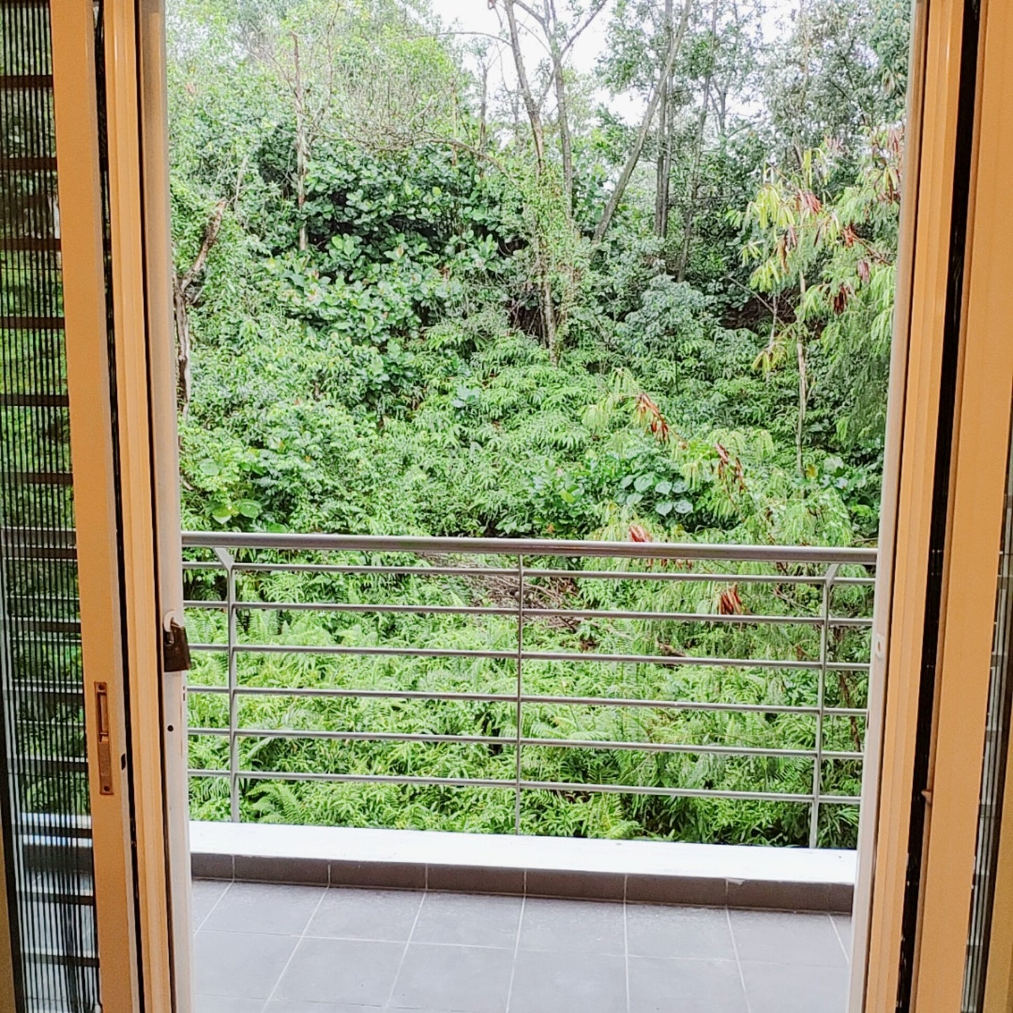Cozy, Modern & Spacious Private Middle Room for Rent near UPM, Univ 360, IOI City Mall, Cyberjaya, Astro, IMU, TPM Bukit Jalil, MINES, KTM Serdang, Seri Kembangan, AEON Equine, Aman Heights, Olive Hill, Burger King