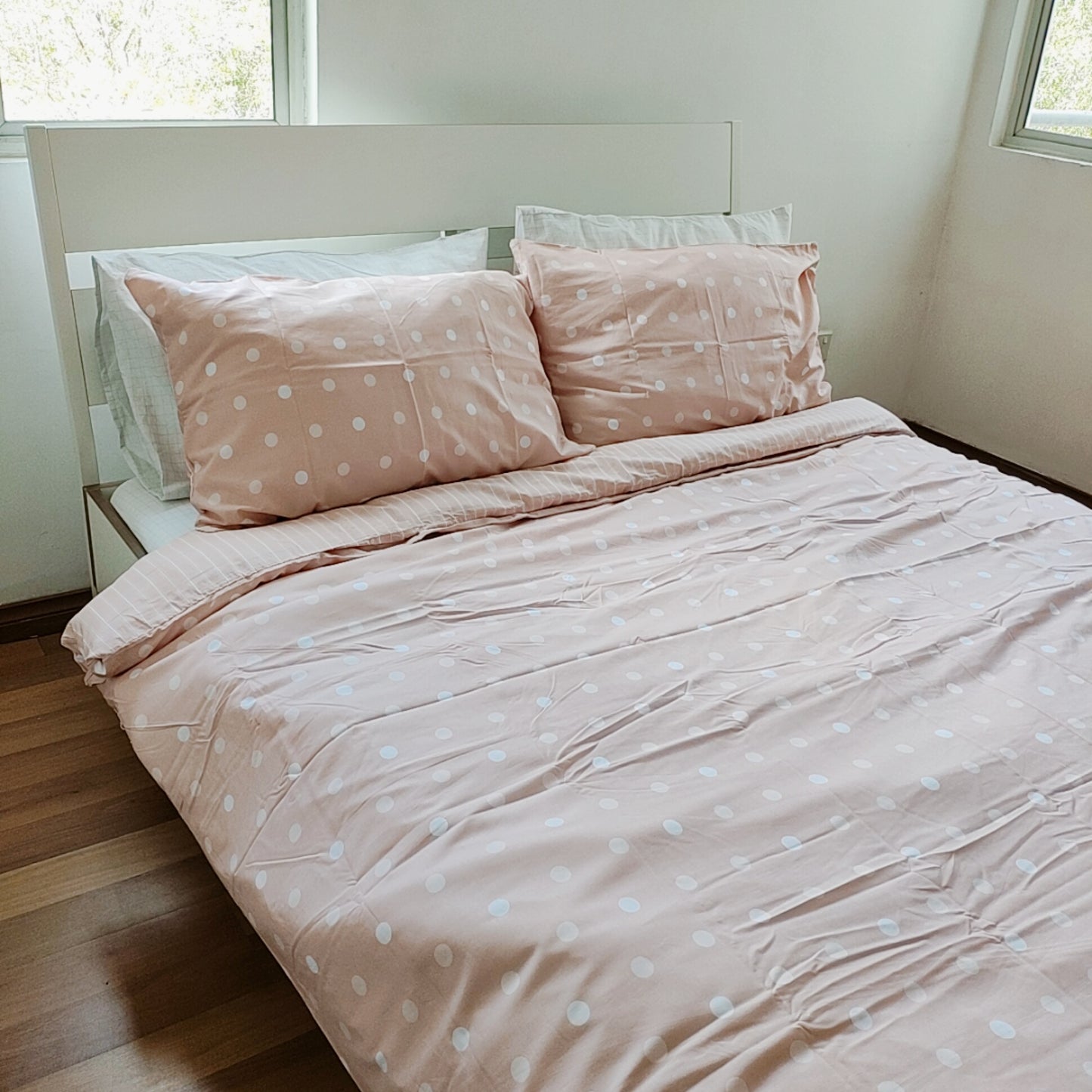Girls Only - Refreshing & Spacious Private Middle Room for Rent at Bayan Villa near MRT UPM station, Olive Hill, Seri Kembangan