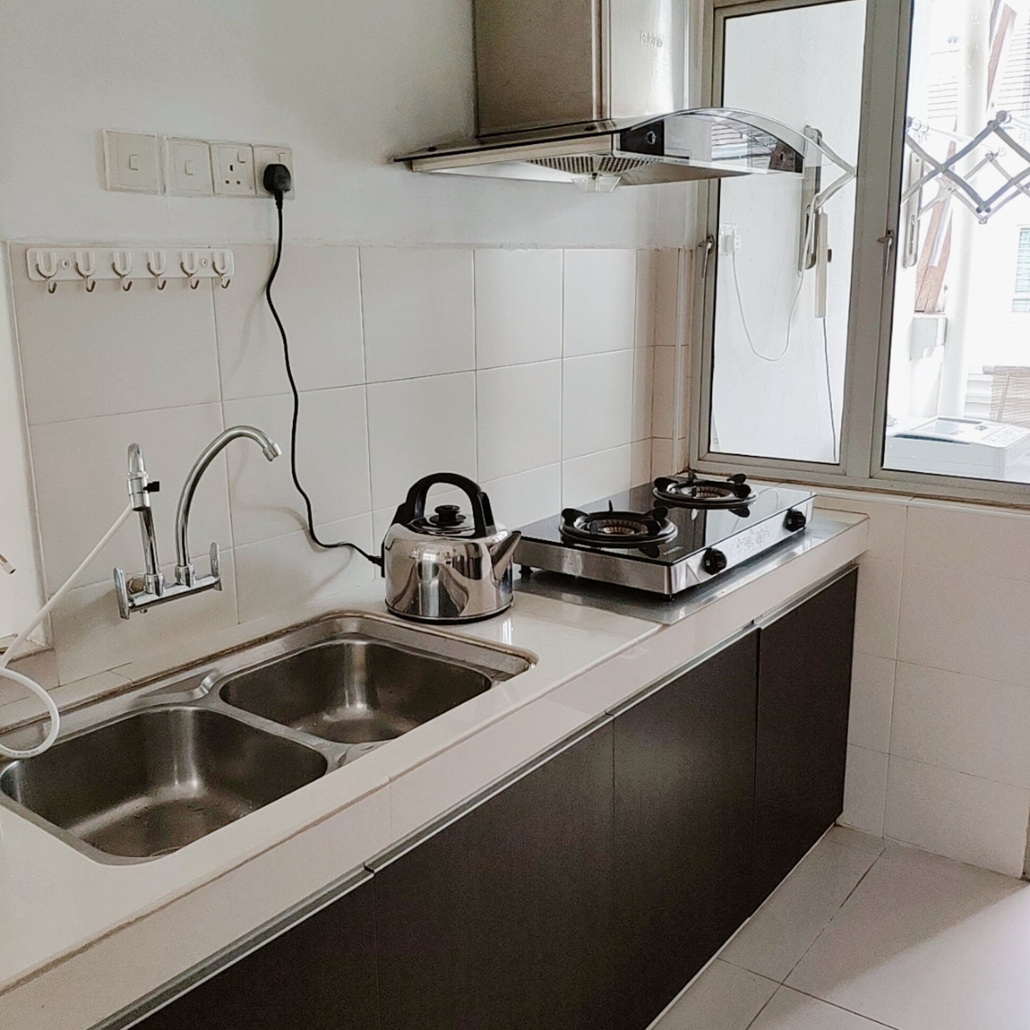 Girls Only - Refreshing & Spacious Private Middle Room for Rent at Bayan Villa near MRT UPM station, Olive Hill, Seri Kembangan