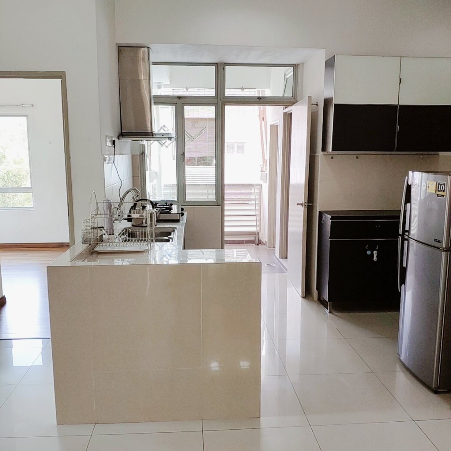Girls Only - Refreshing & Spacious Private Middle Room for Rent at Bayan Villa near MRT UPM station, Olive Hill, Seri Kembangan