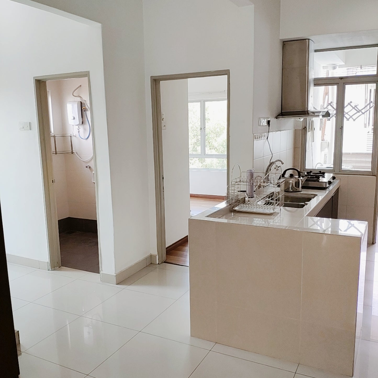 Girls Only - Refreshing & Spacious Private Middle Room for Rent at Bayan Villa near MRT UPM station, Olive Hill, Seri Kembangan