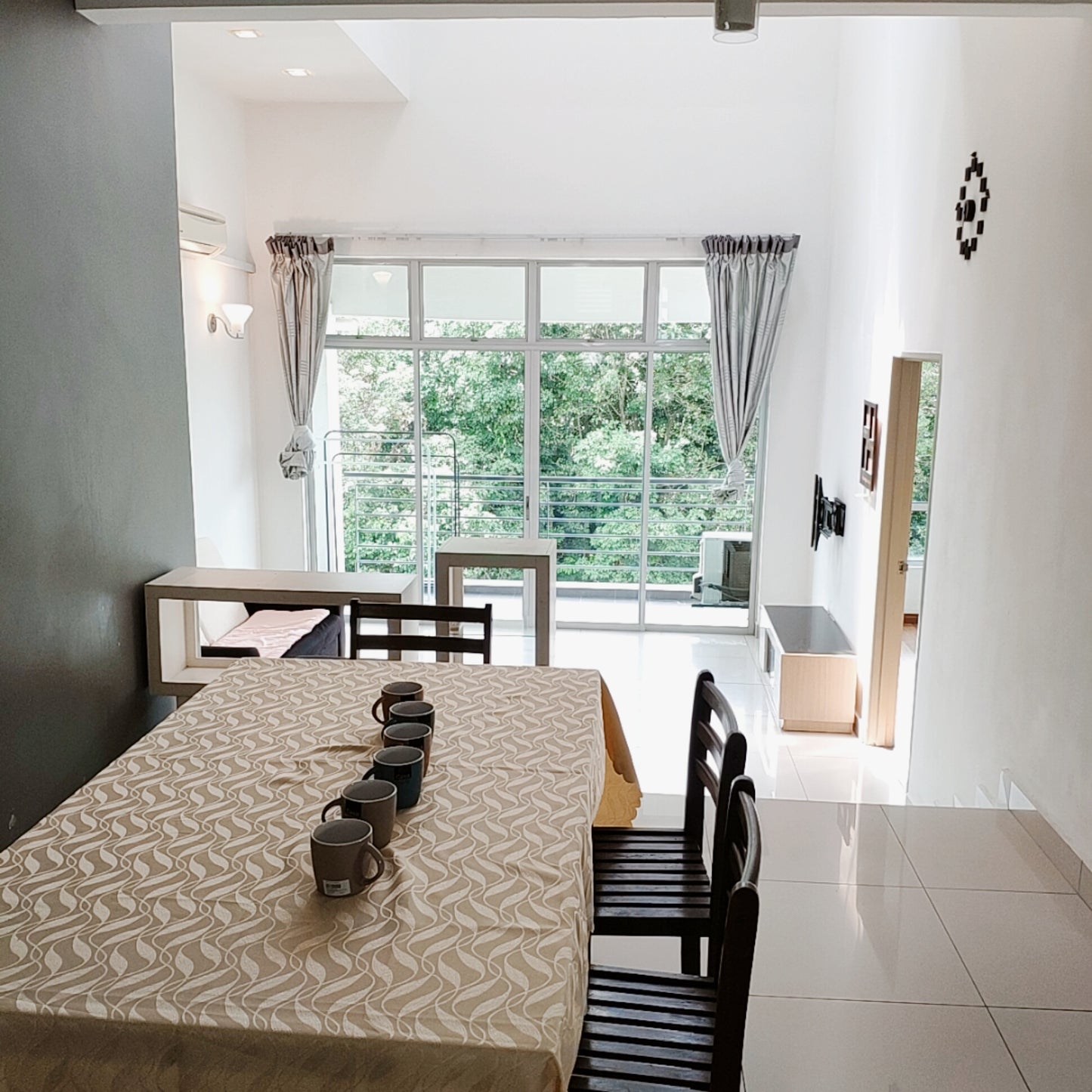 Girls Only - Refreshing & Spacious Private Middle Room for Rent at Bayan Villa near MRT UPM station, Olive Hill, Seri Kembangan
