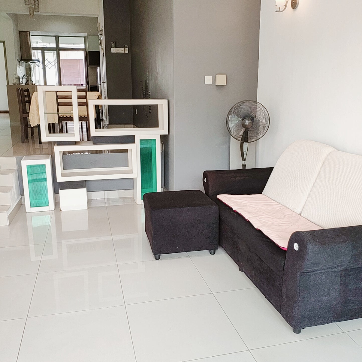 Girls Only - Refreshing & Spacious Private Middle Room for Rent at Bayan Villa near MRT UPM station, Olive Hill, Seri Kembangan