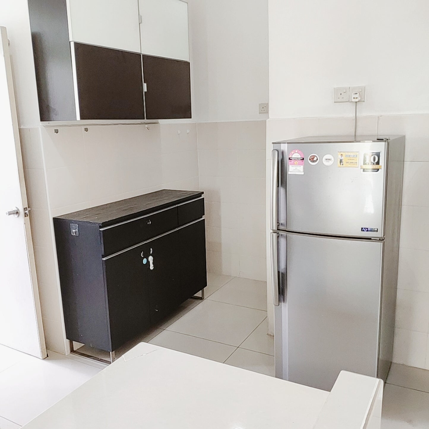 Girls Only - Refreshing & Spacious Private Middle Room for Rent at Bayan Villa near MRT UPM station, Olive Hill, Seri Kembangan