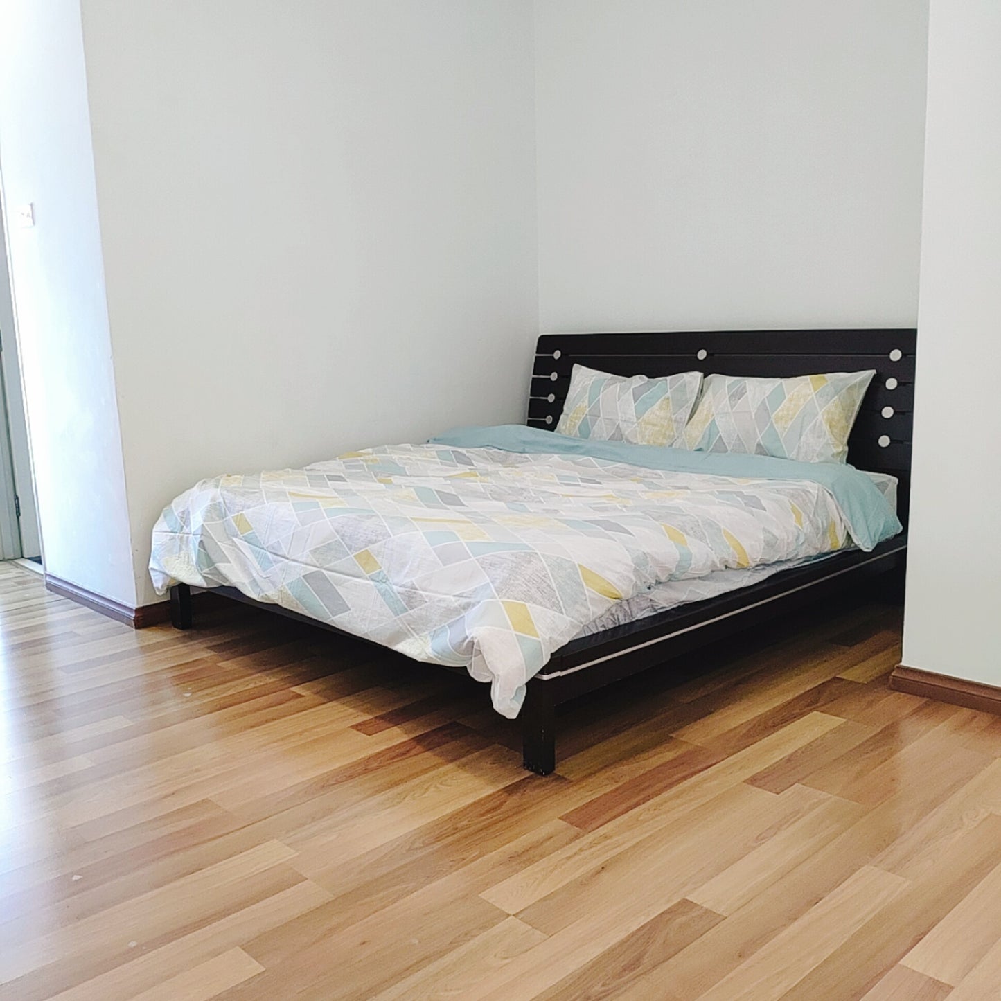 Clean, Large, Comfy Master Room with Private Bathroom for Rent near UPM, Univ 360, IOI City Mall, Cyberjaya, Astro, IMU, TPM Bukit Jalil, MINES, KTM Serdang, Seri Kembangan, AEON Equine, Aman Heights, Olive Hill