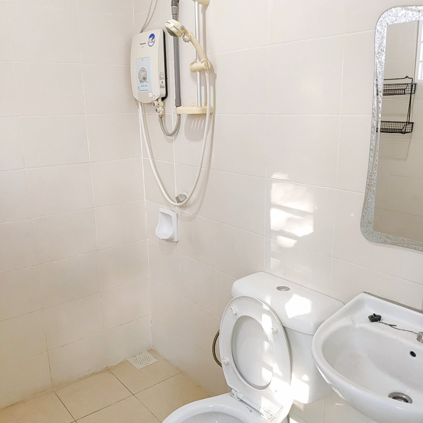 Clean, Large, Comfy Master Room with Private Bathroom for Rent near UPM, Univ 360, IOI City Mall, Cyberjaya, Astro, IMU, TPM Bukit Jalil, MINES, KTM Serdang, Seri Kembangan, AEON Equine, Aman Heights, Olive Hill