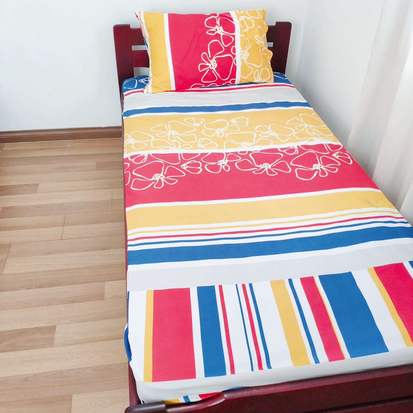 Middle Room with 2 Single Beds near MRT UPM Station, Olive Hill, IMU, TPM Bukit Jalil, MINES shopping mall
