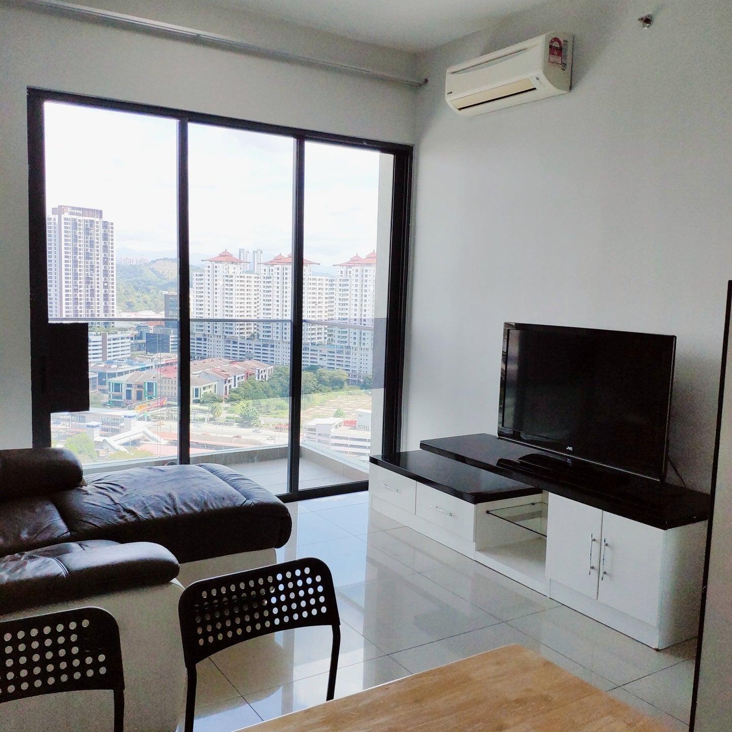 Middle Room Univ 360 near The Mines, UPM, Hospital Serdang, UNITEN, Balakong, Astetica Residence