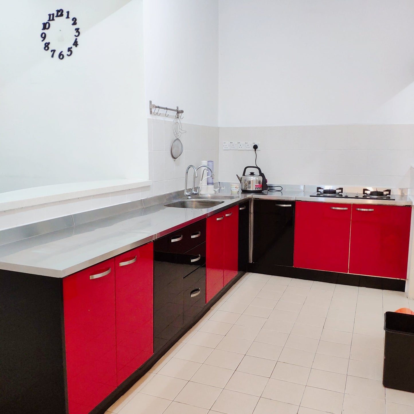 Clean & Nice Middle Room, Safe Security near Bukit Serdang, UPM, Serdang Jaya, South City, The Mines, Sg Besi Indah, Serdang Jaya, IOI City Mall, Bukit Jalil, TPM, Astro