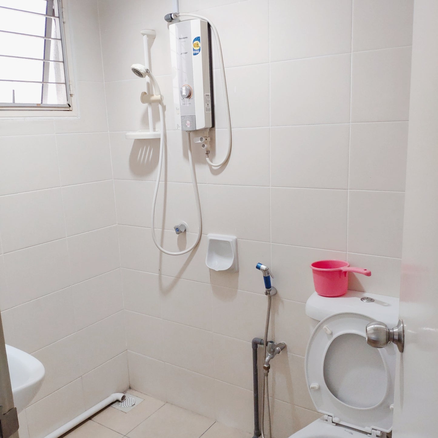 Middle Room with 2 Single Beds near MRT UPM Station, Olive Hill, IMU, TPM Bukit Jalil, MINES shopping mall