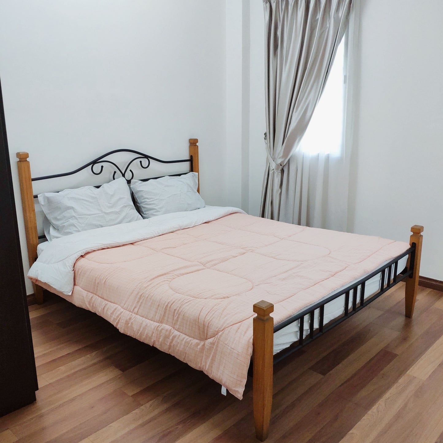 Middle Room near MRT UPM Station, Olive Hill, IMU, TPM Bukit Jalil, MINES shopping mall