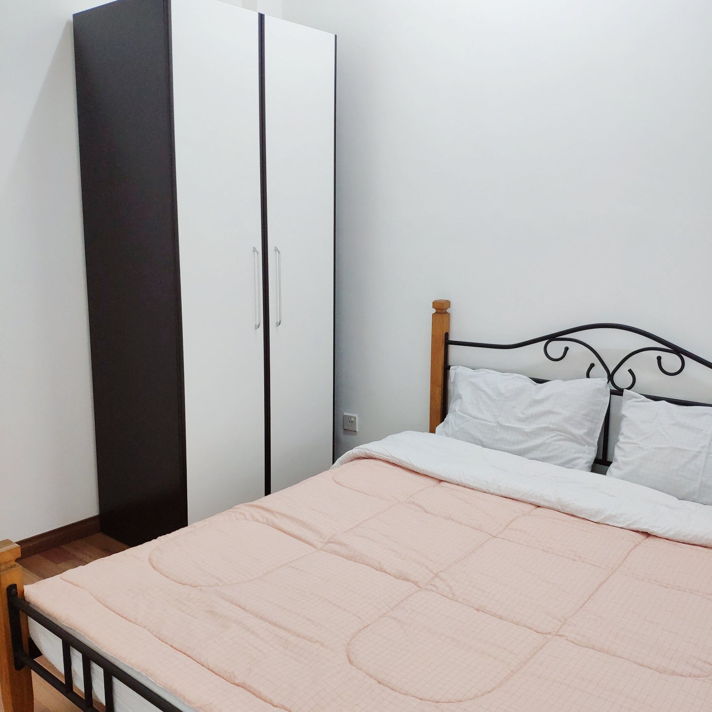 Middle Room near MRT UPM Station, Olive Hill, IMU, TPM Bukit Jalil, MINES shopping mall