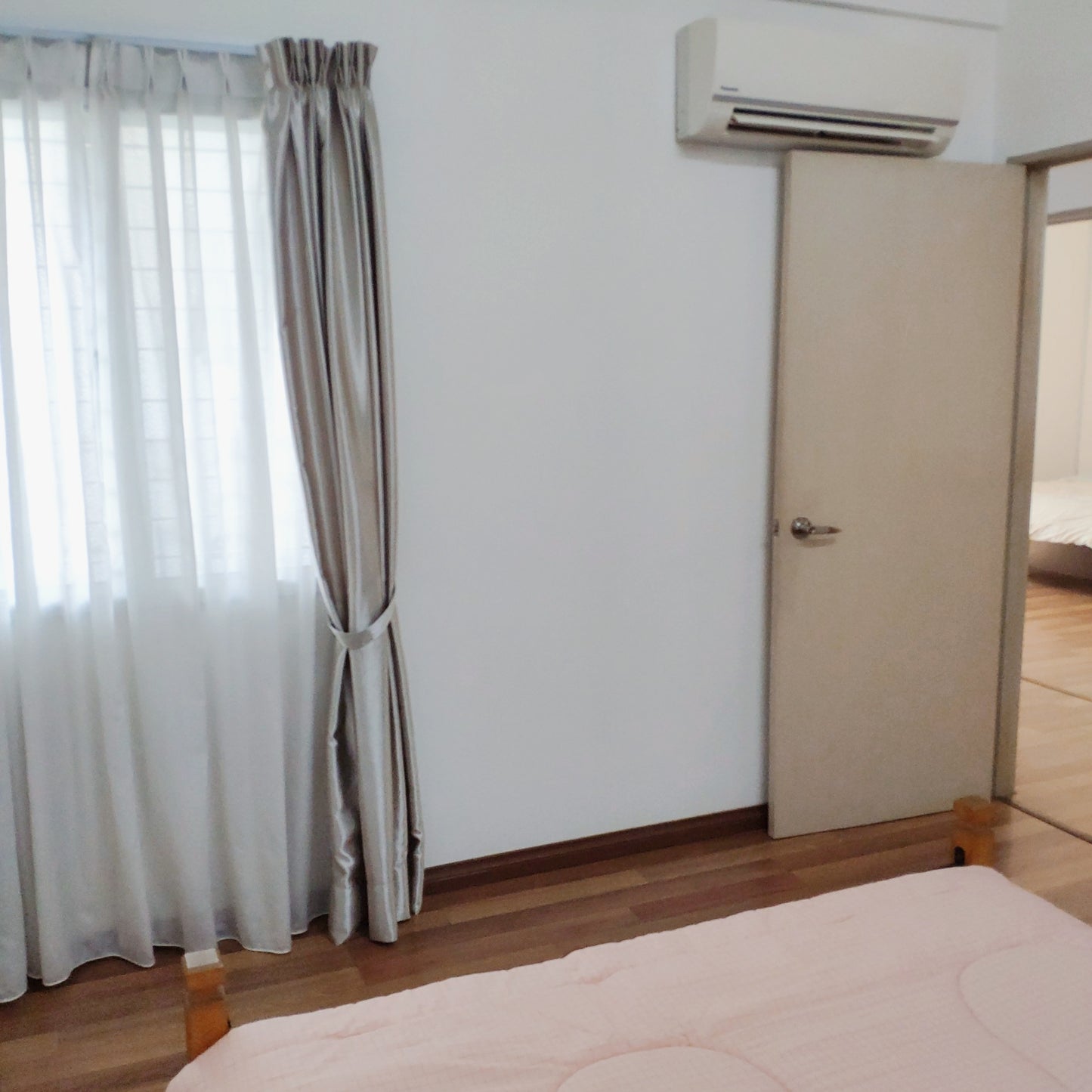 Middle Room near MRT UPM Station, Olive Hill, IMU, TPM Bukit Jalil, MINES shopping mall