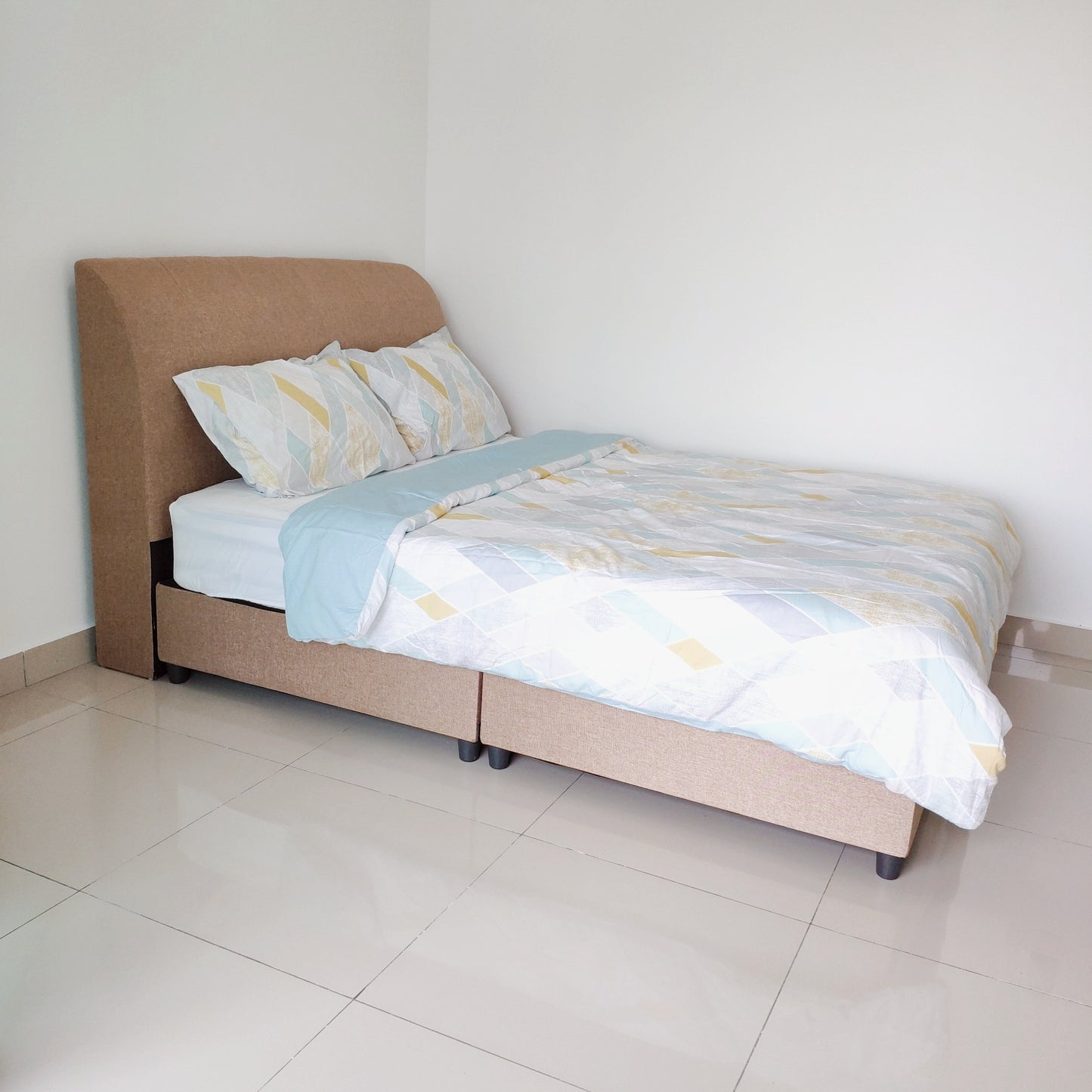 Master Room with Balcony & Private Bath near The Mines, UPM, Hospital Serdang, UNITEN, Balakong, Astetica Residence