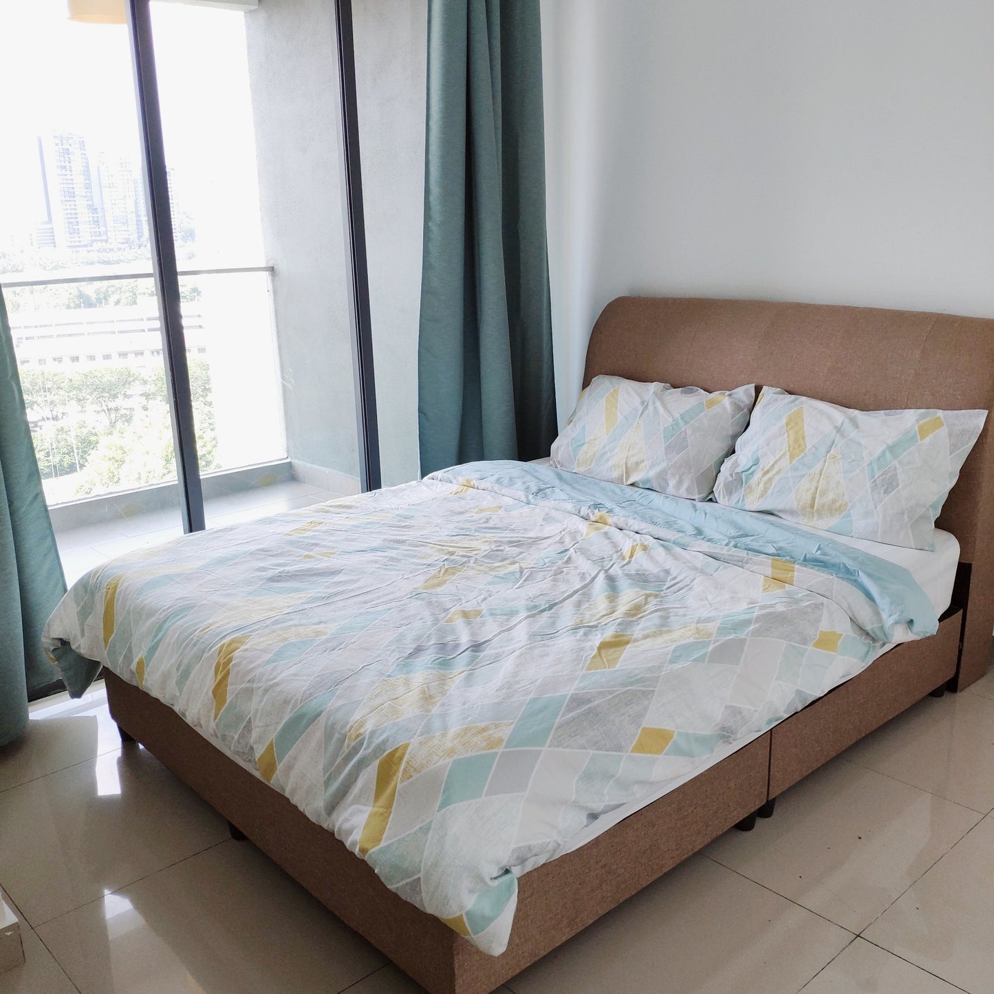 Master Room with Balcony & Private Bath near The Mines, UPM, Hospital Serdang, UNITEN, Balakong, Astetica Residence