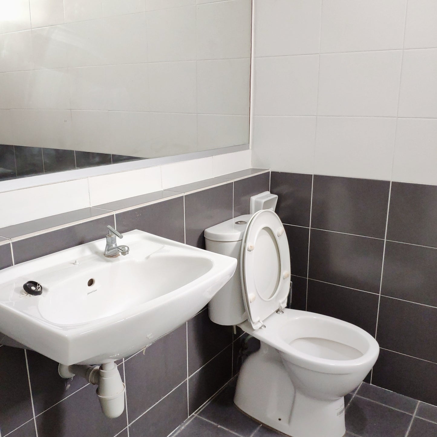 Nice View Master Room, 24 Hr Security near Bkt Jalil, TPM, The Mines, Serdang, UPM, Equine Park, Bdr. Putra Permai, IOI City Mall, Cyberjaya