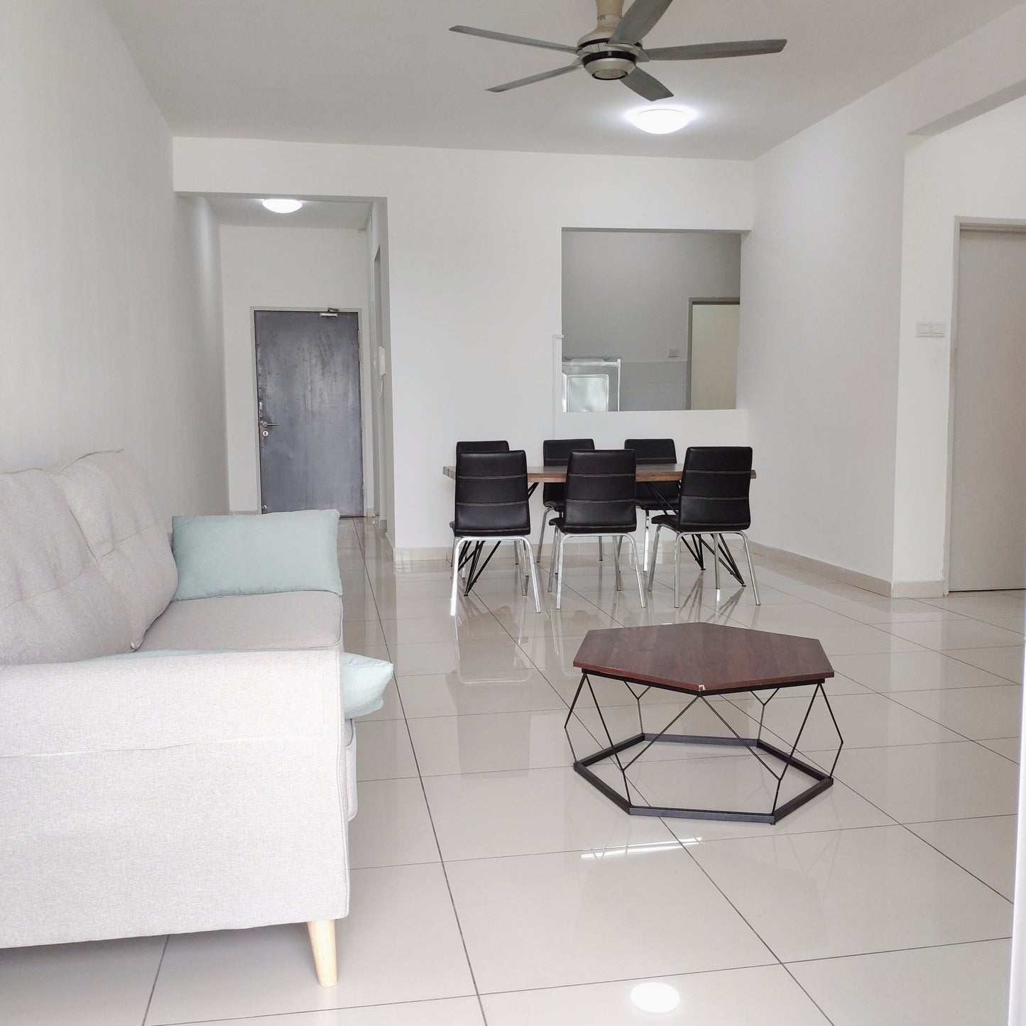 Nice View Master Room, 24 Hr Security near Bkt Jalil, TPM, The Mines, Serdang, UPM, Equine Park, Bdr. Putra Permai, IOI City Mall, Cyberjaya