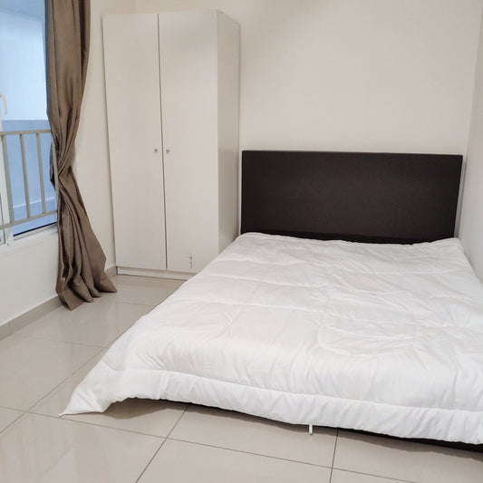 Middle Room for Rent near Taman Equine Park, AEON Equine and MRT Equine