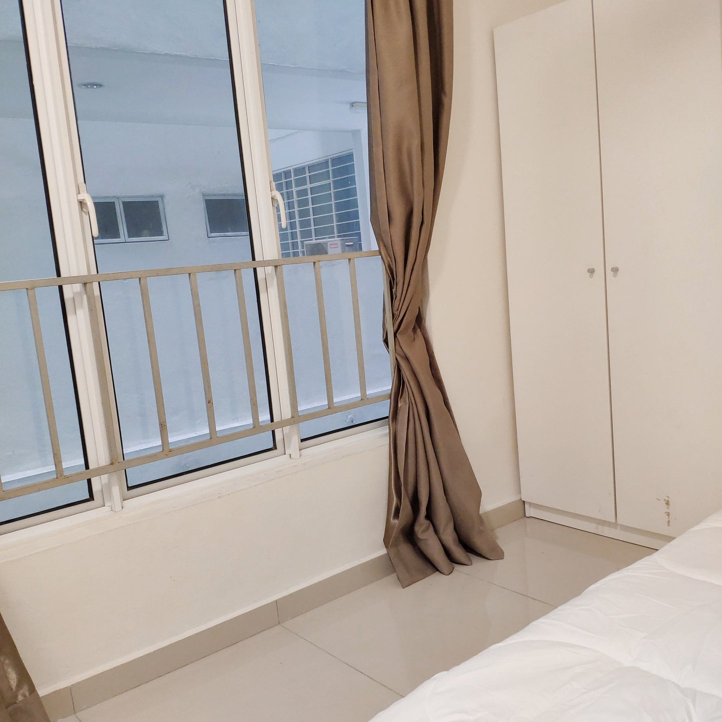 Middle Room for Rent near Taman Equine Park, AEON Equine and MRT Equine