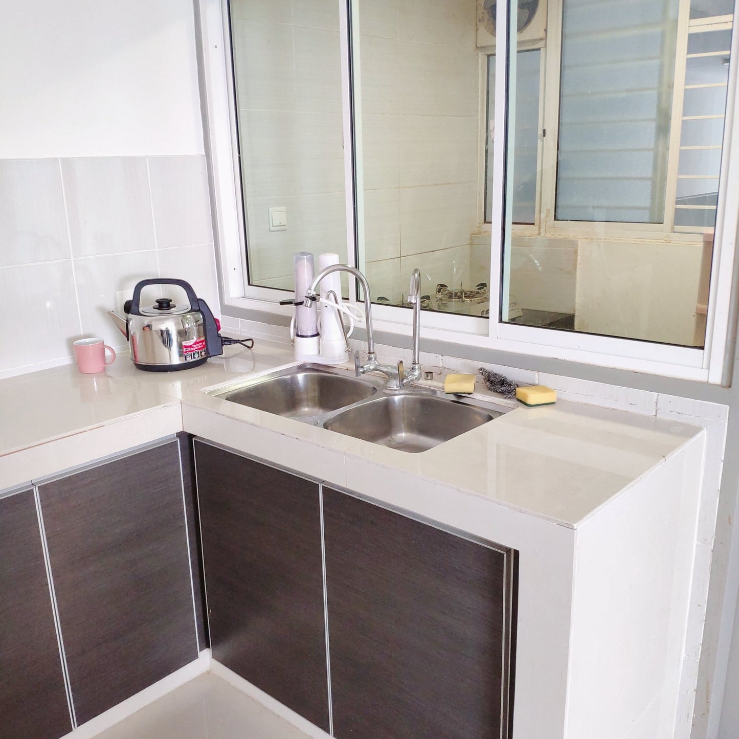 Middle Room for Rent near Taman Equine Park, AEON Equine and MRT Equine