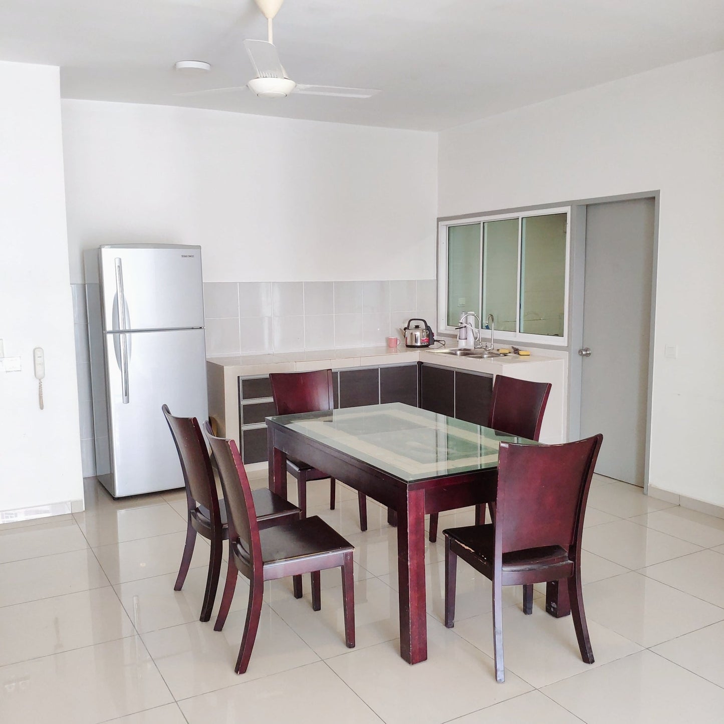 Middle Room for Rent near Taman Equine Park, AEON Equine and MRT Equine