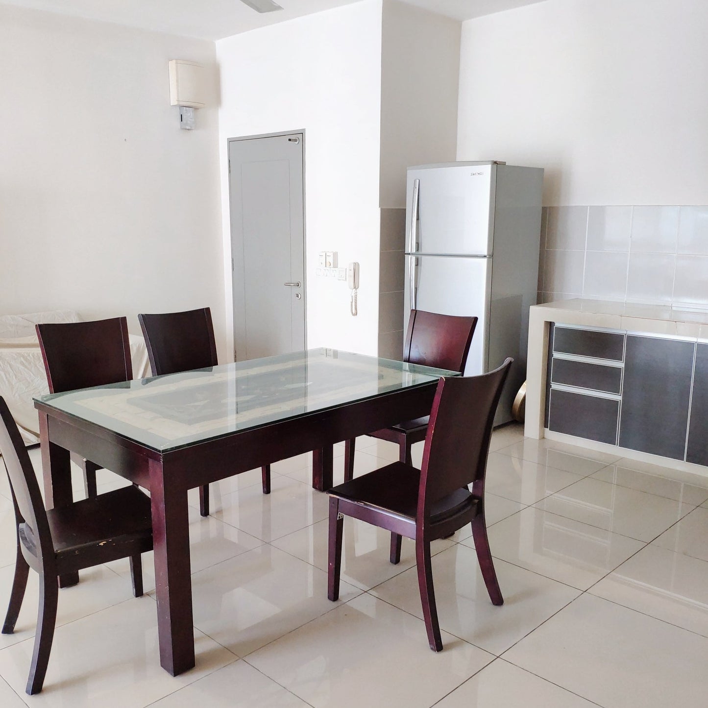Middle Room for Rent near Taman Equine Park, AEON Equine and MRT Equine
