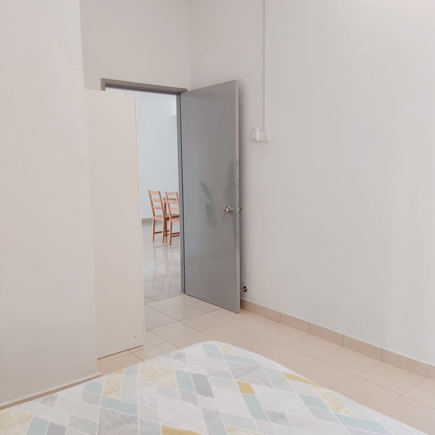 Comfy, Quiet Middle Room, at Aman Heights near MRT UPM, Bukit Jalil, TPM, The Mines, Serdang