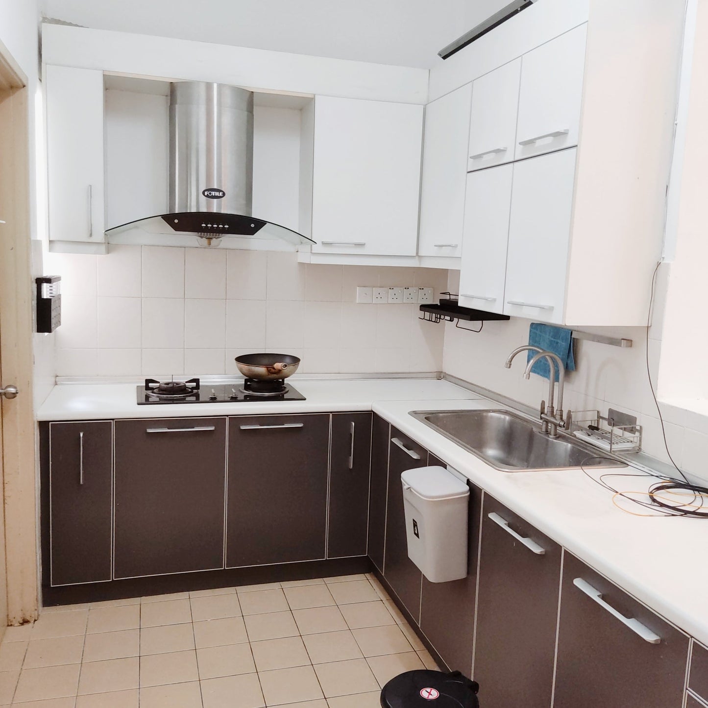 Girls Only - Fresh & Spacious Master Room for Rent at Aman Heights near Bukit Serdang, UPM, Seri Kembang, MRT UPM