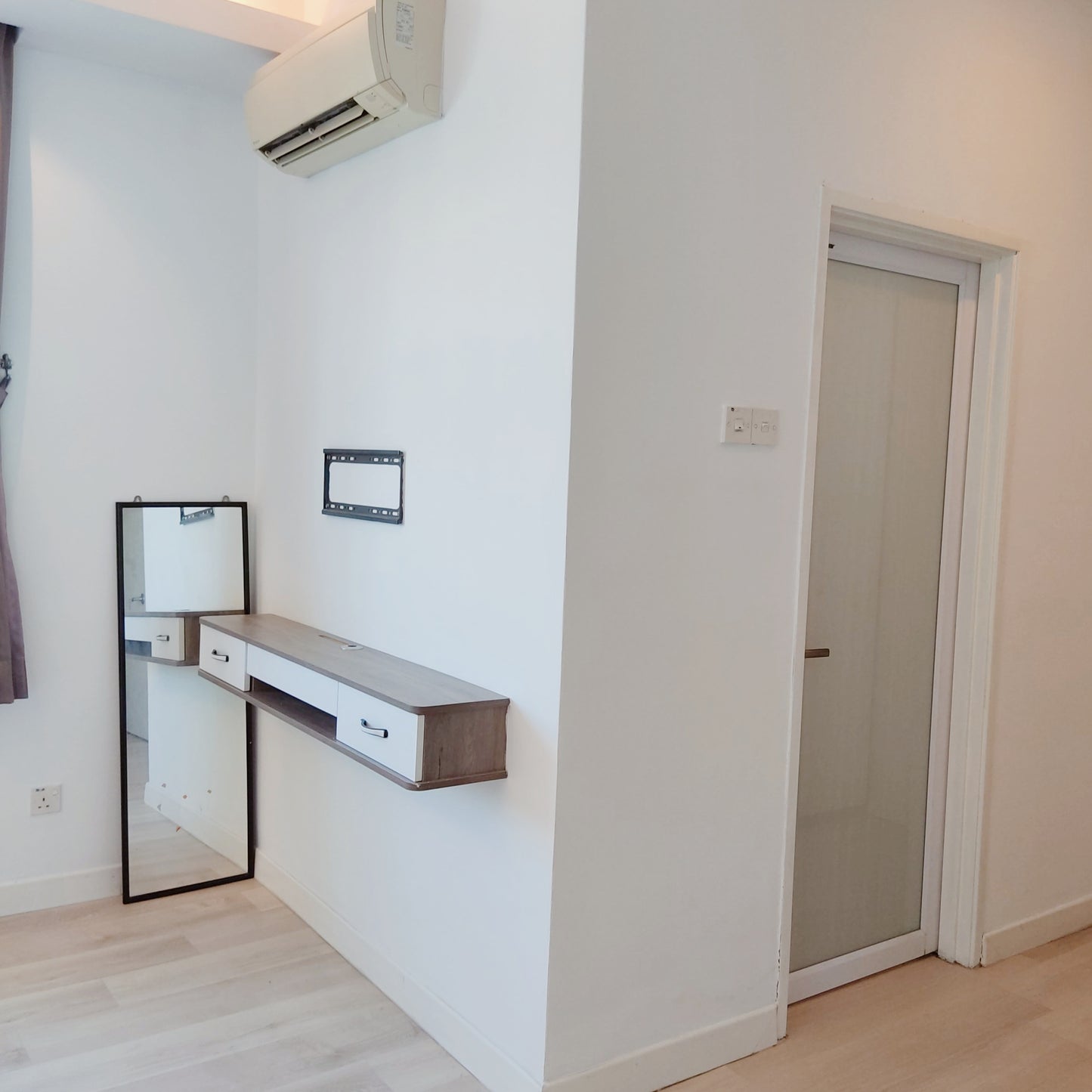 Girls Only - Fresh & Spacious Master Room for Rent at Aman Heights near Bukit Serdang, UPM, Seri Kembang, MRT UPM