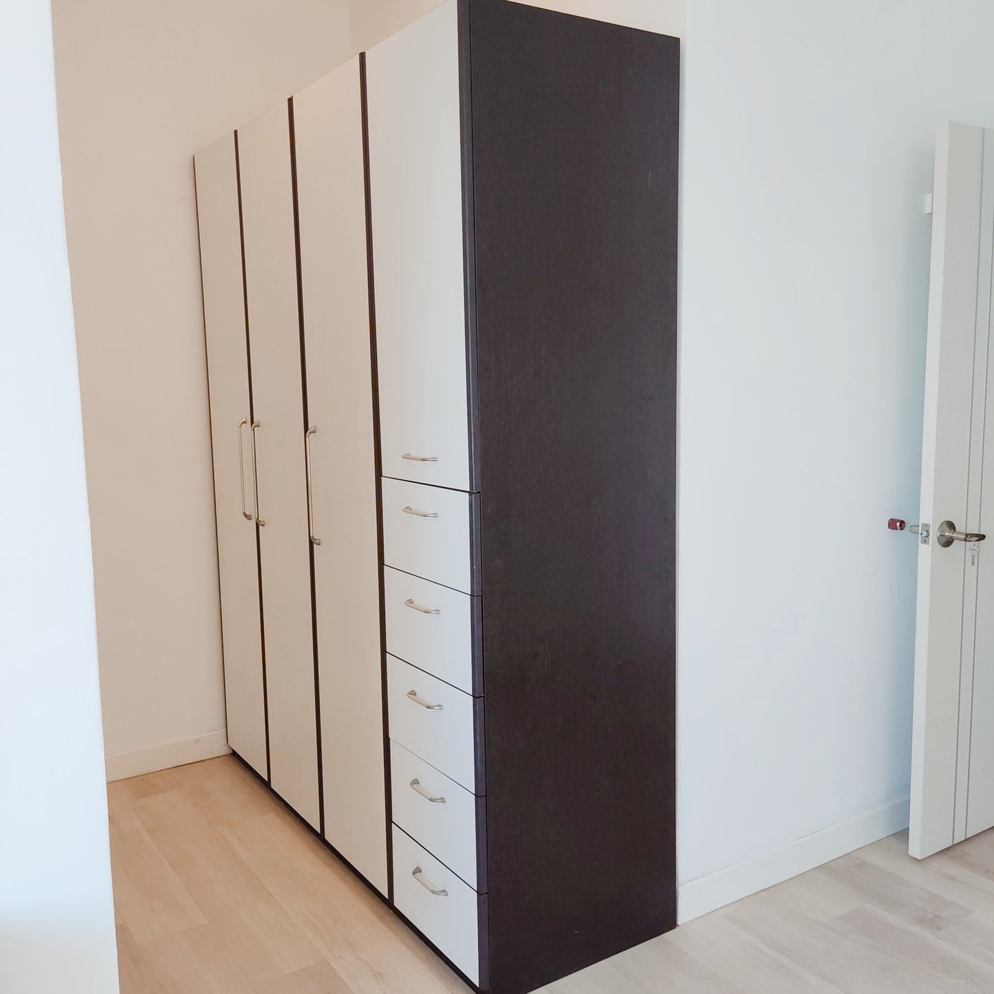 Girls Only - Fresh & Spacious Master Room for Rent at Aman Heights near Bukit Serdang, UPM, Seri Kembang, MRT UPM