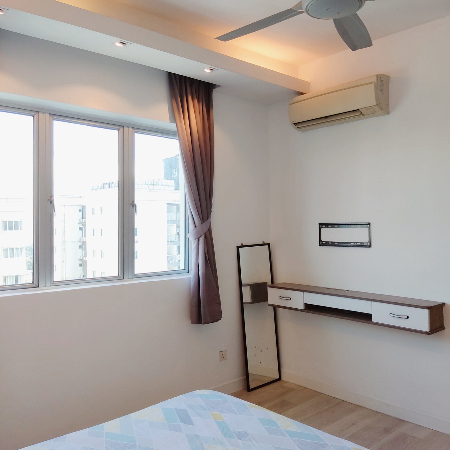Girls Only - Fresh & Spacious Master Room for Rent at Aman Heights near Bukit Serdang, UPM, Seri Kembang, MRT UPM