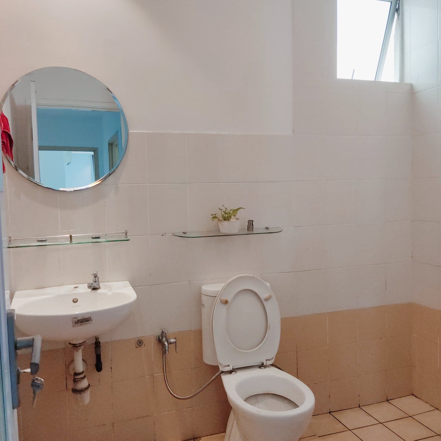 Girls Only - Fresh & Spacious Master Room for Rent at Aman Heights near Bukit Serdang, UPM, Seri Kembang, MRT UPM