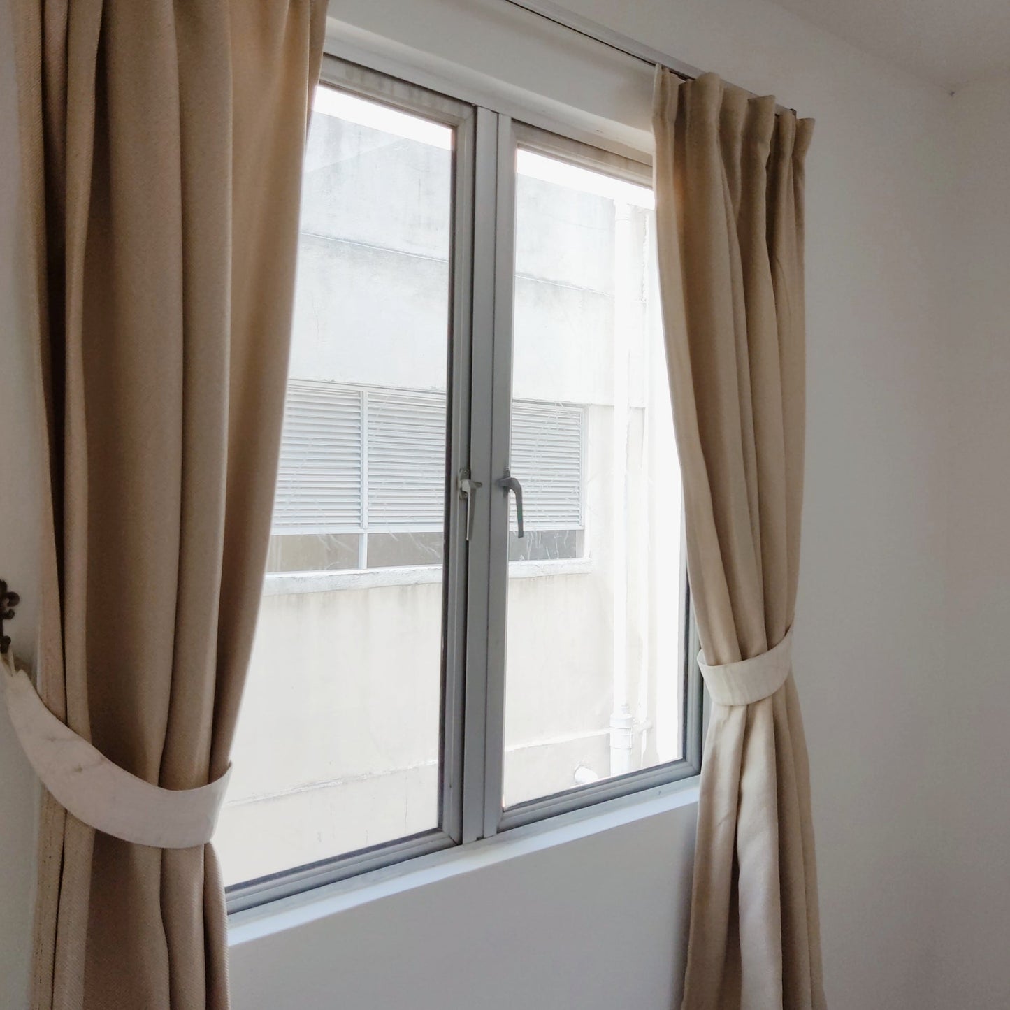 Girls Only Middle Room for Rent at Aman Heights near Bukit Serdang, UPM, Seri Kembang, MRT UPM