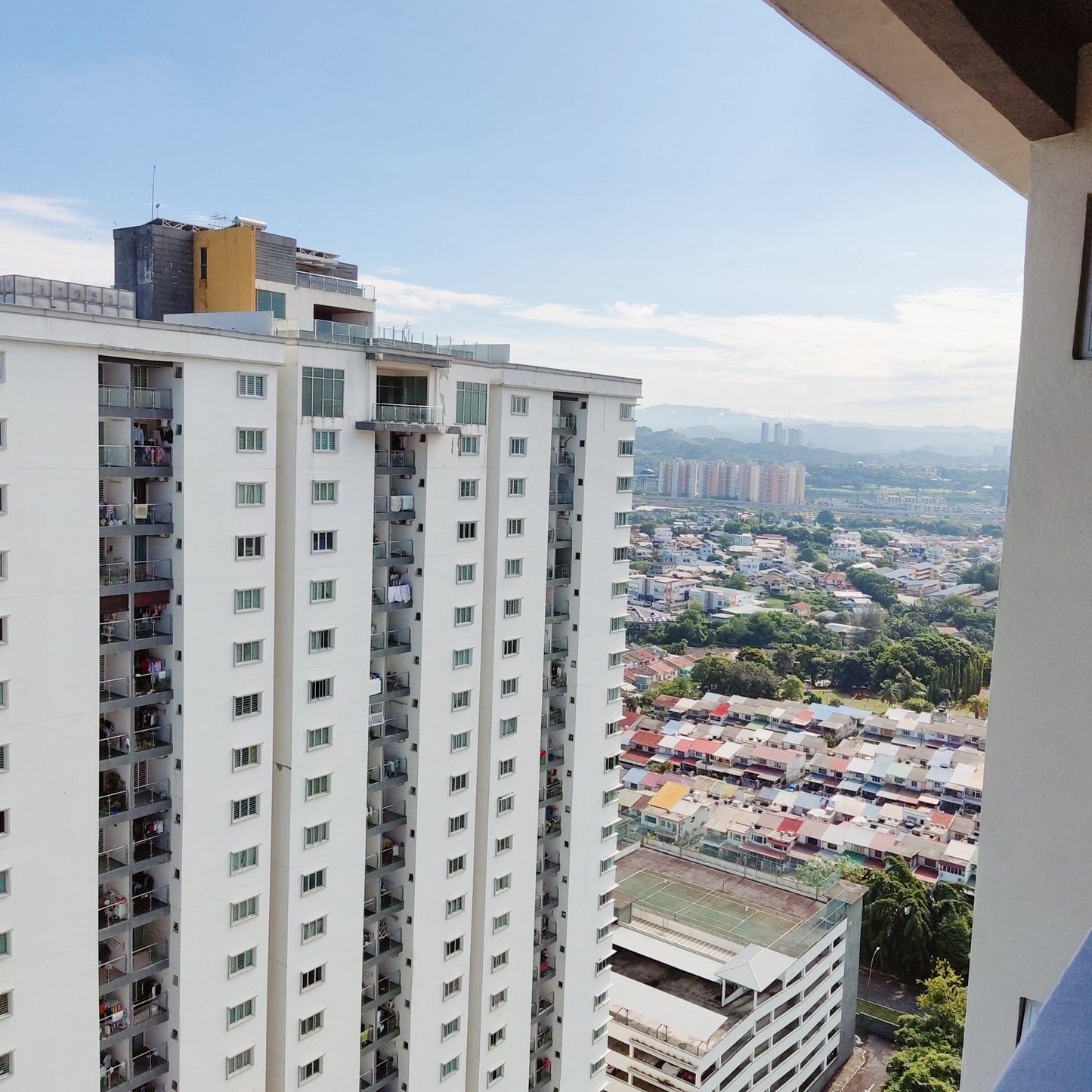 Girls Only - Fresh & Spacious Master Room for Rent at Aman Heights near Bukit Serdang, UPM, Seri Kembang, MRT UPM