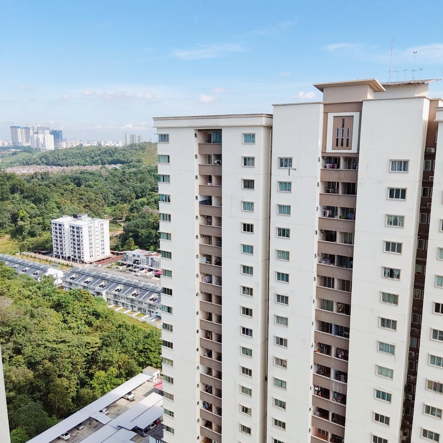 Girls Only - Fresh & Spacious Master Room for Rent at Aman Heights near Bukit Serdang, UPM, Seri Kembang, MRT UPM