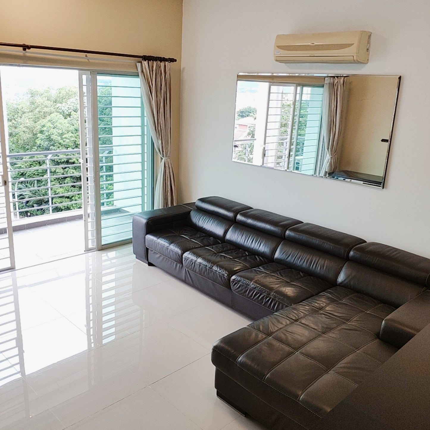 Middle Room Rental near MRT UPM Station, Olive Hill, IMU, TPM Bukit Jalil, MINES shopping mall