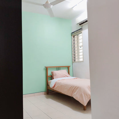 Cozy Single Private Room near Equine Park, Alice Smith International School, Putra Permai, 16 Sierra, Bukit Serdang, Mines, Balakong, Bkt Jalil, Astro, TPM, Sri Serdang, UPM, Univ 360