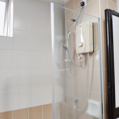 Cozy Single Private Room near Equine Park, Alice Smith International School, Putra Permai, 16 Sierra, Bukit Serdang, Mines, Balakong, Bkt Jalil, Astro, TPM, Sri Serdang, UPM, Univ 360