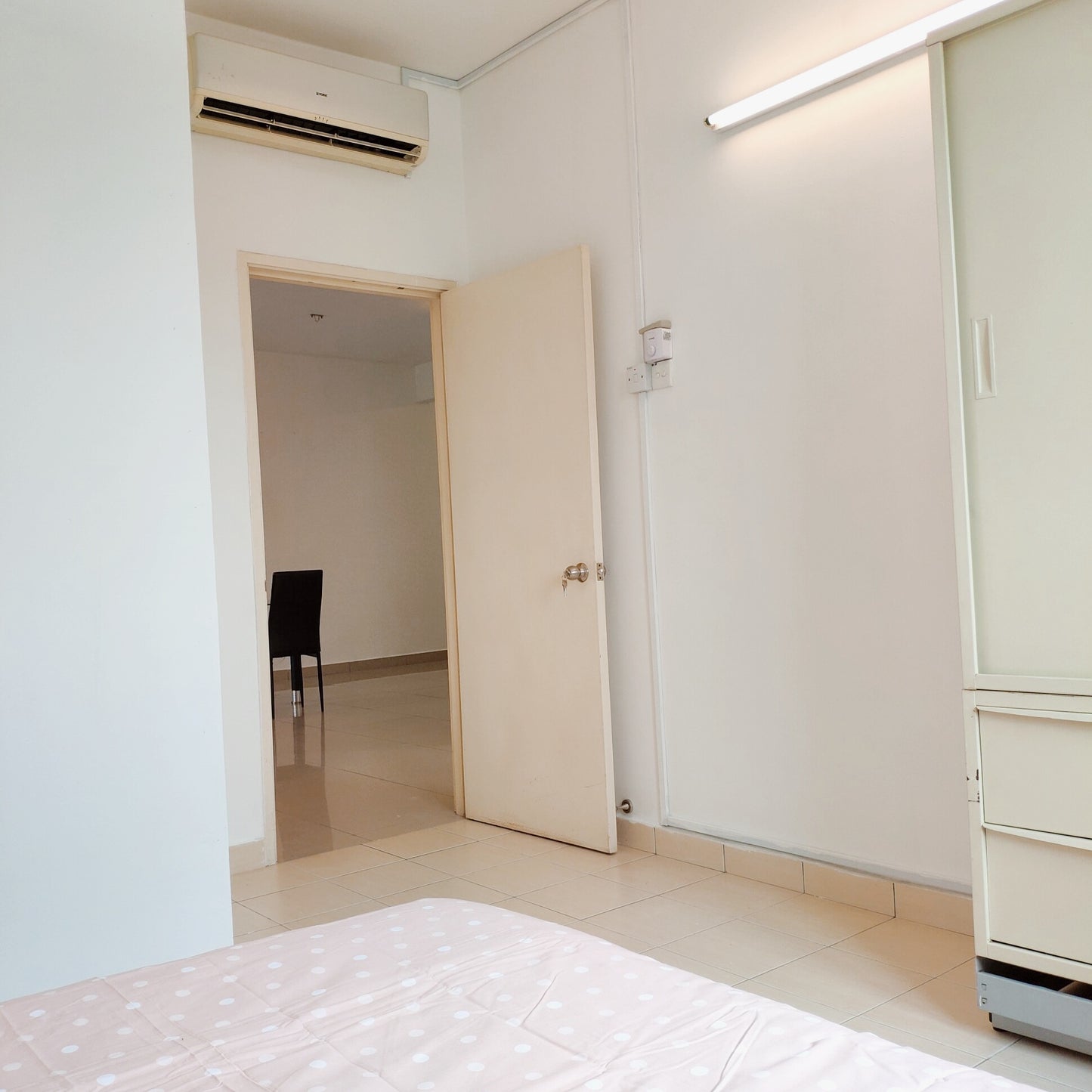 Big Middle Room for Rent near MRT UPM, Bukit Jalil, TPM, The Mines, IOI City Mall