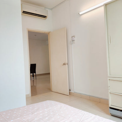 Big Middle Room for Rent near MRT UPM, Bukit Jalil, TPM, The Mines, IOI City Mall