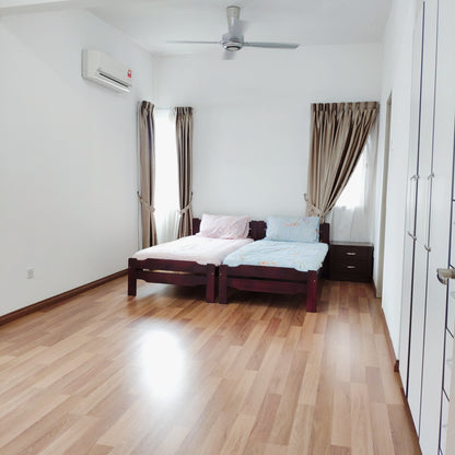 Huge Master Room Rental at Bayan Villa with Private Bathroom near MRT UPM Station, Olive Hill, IMU, TPM Bukit Jalil, MINES shopping mall