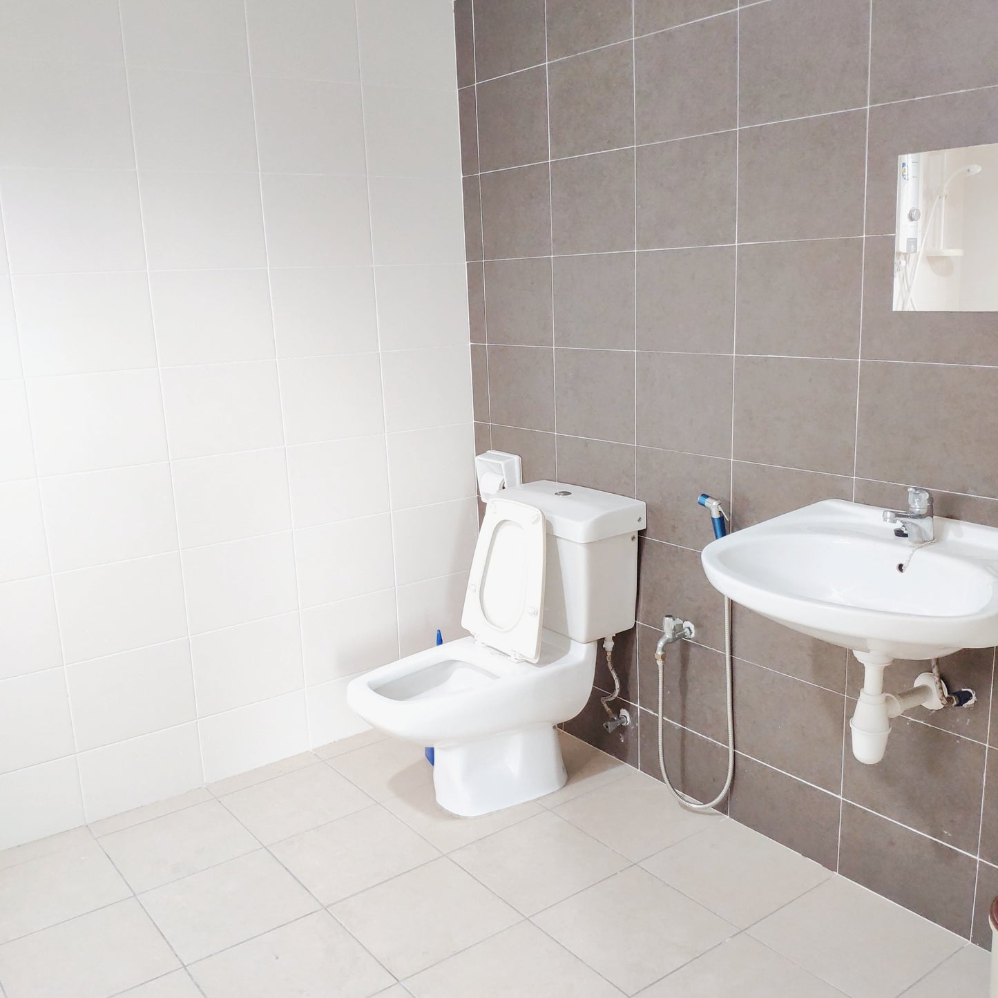 Huge Master Room Rental at Bayan Villa with Private Bathroom near MRT UPM Station, Olive Hill, IMU, TPM Bukit Jalil, MINES shopping mall