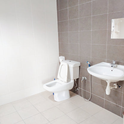 Huge Master Room Rental at Bayan Villa with Private Bathroom near MRT UPM Station, Olive Hill, IMU, TPM Bukit Jalil, MINES shopping mall