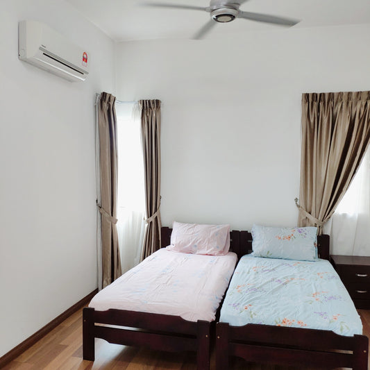 Huge Master Room Rental at Bayan Villa with Private Bathroom near MRT UPM Station, Olive Hill, IMU, TPM Bukit Jalil, MINES shopping mall