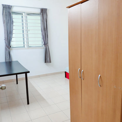 Clean Single Private Room near Equine Park, Alice Smith International School, Putra Permai, 16 Sierra, Bukit Serdang, Mines, Balakong, Bkt Jalil, Astro, TPM, Sri Serdang, UPM, Univ 360