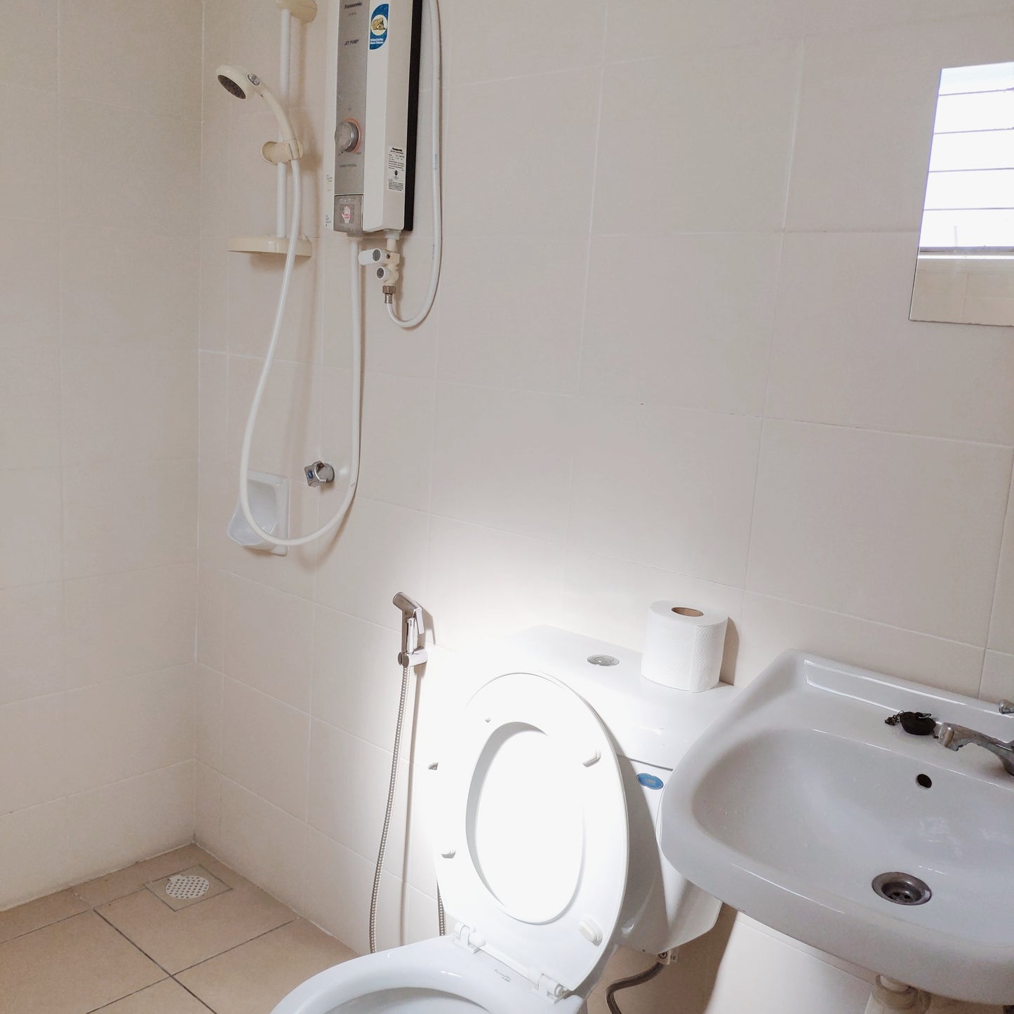 Master Room Rental at Bayan Villa with Private Bathroom near MRT UPM Station, Olive Hill, IMU, TPM Bukit Jalil, MINES shopping mall