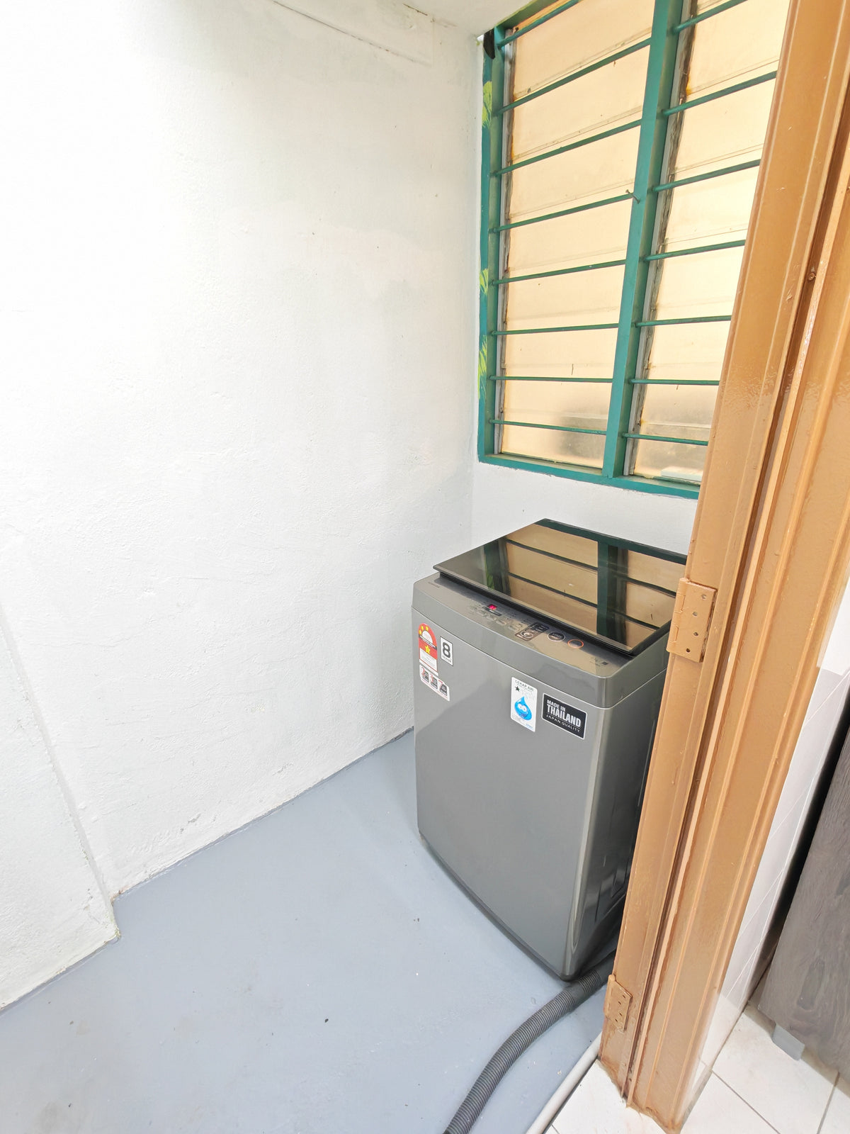 Vista Pinggiran: Middle Room, Aircon & Hot Bath, Walk to MRT, Bus Stop at Condo Entrance, Furnished House