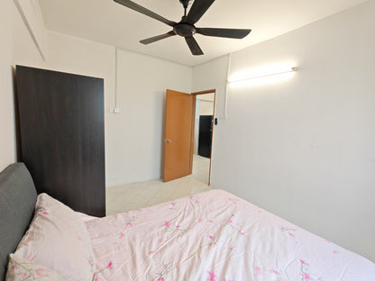 Vista Pinggiran: Master Room, Aircon, Walk to MRT, Fully Furnished